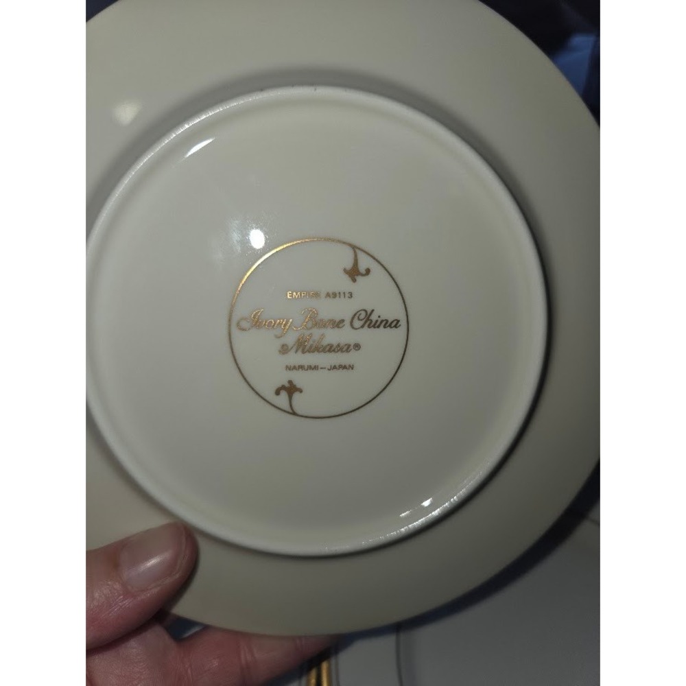 Mikasa Trousdale Ivory Bone China Bread Butter Plates Set 8 Gold Trim 6.5in - Picture 3 of 4